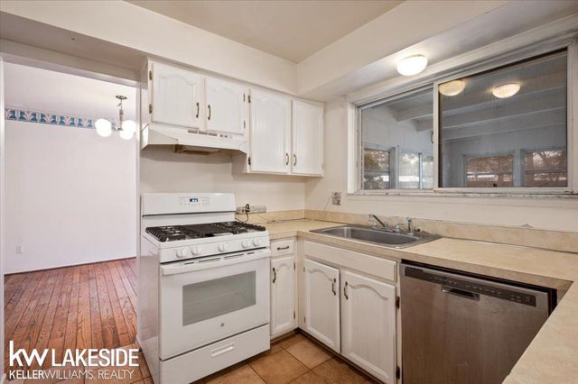 123 Nottingham Court, Troy, MI 48085