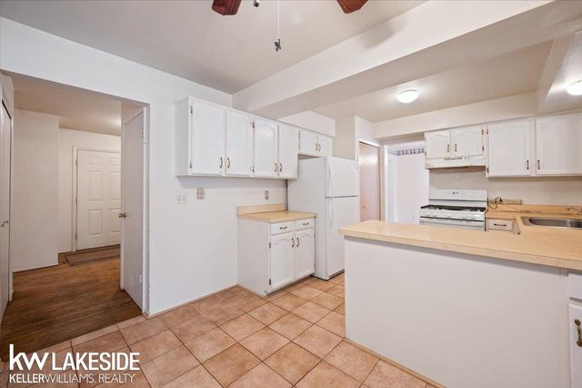 123 Nottingham Court, Troy, MI 48085