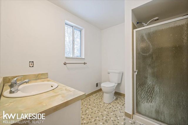 123 Nottingham Court, Troy, MI 48085