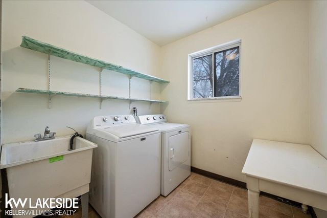 123 Nottingham Court, Troy, MI 48085