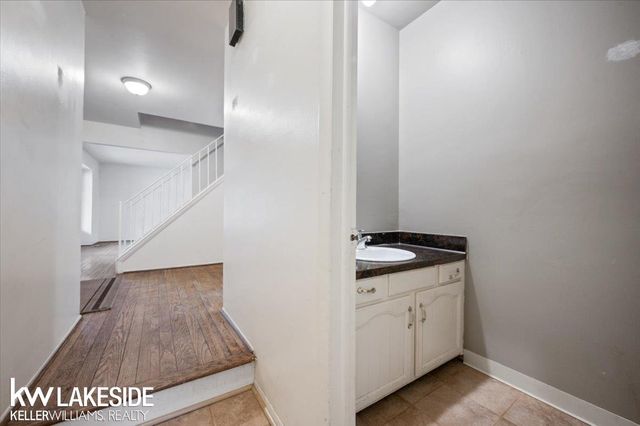 123 Nottingham Court, Troy, MI 48085