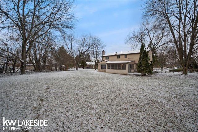 123 Nottingham Court, Troy, MI 48085