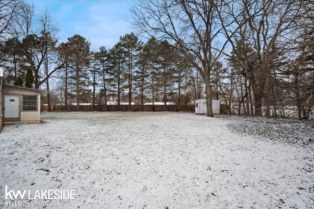 123 Nottingham Court, Troy, MI 48085