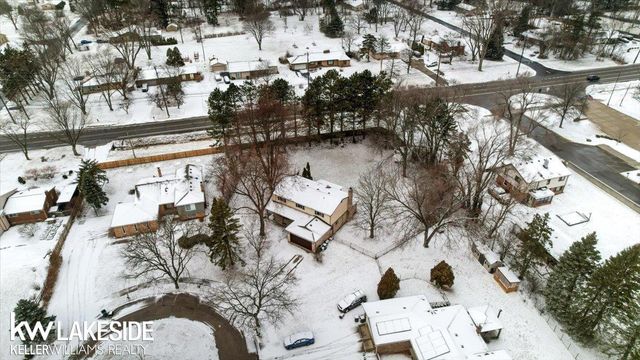 123 Nottingham Court, Troy, MI 48085