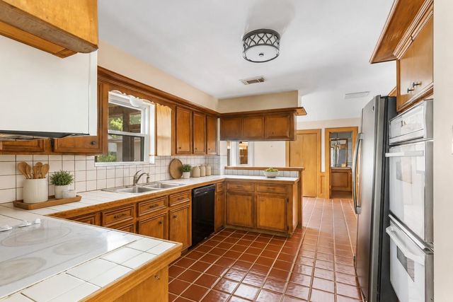 2210 Laurel Hill Drive, Kingwood, TX 77339