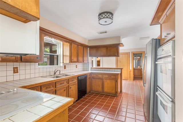 2210 Laurel Hill Drive, Kingwood, TX 77339