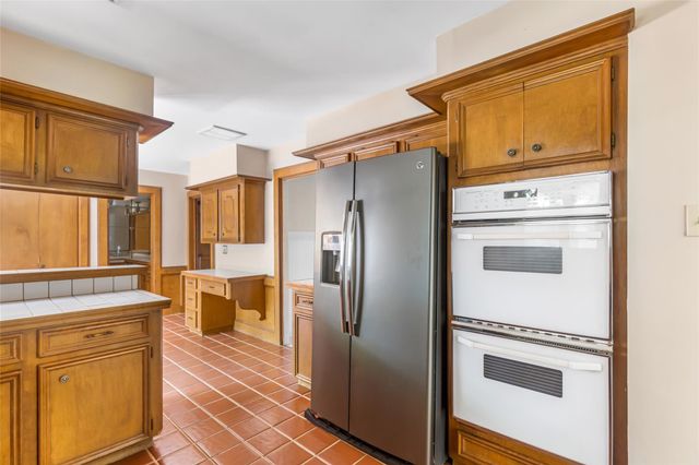 2210 Laurel Hill Drive, Kingwood, TX 77339