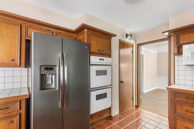 2210 Laurel Hill Drive, Kingwood, TX 77339