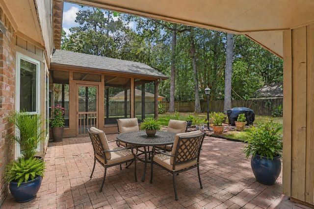 2210 Laurel Hill Drive, Kingwood, TX 77339