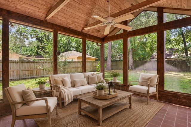 2210 Laurel Hill Drive, Kingwood, TX 77339