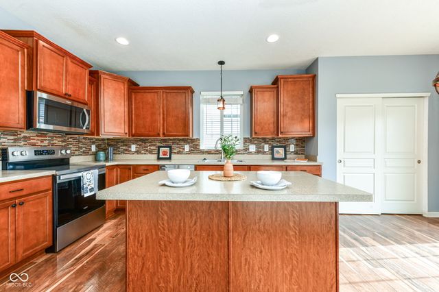 6657 Park Grove Boulevard, Whitestown, IN 46075