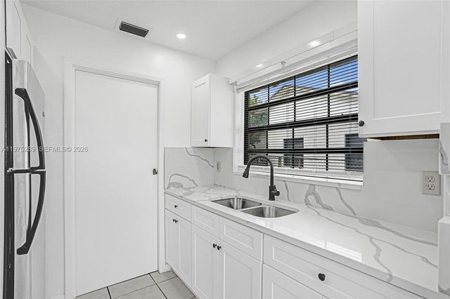 215 NW 12th Ct, Dania Beach, FL 33004