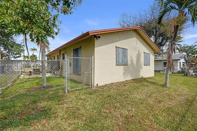 215 NW 12th Ct, Dania Beach, FL 33004