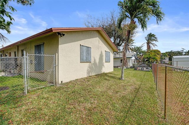 215 NW 12th Ct, Dania Beach, FL 33004