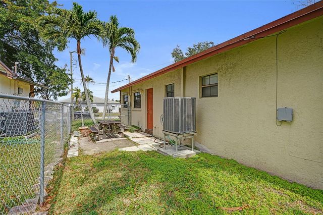 215 NW 12th Ct, Dania Beach, FL 33004