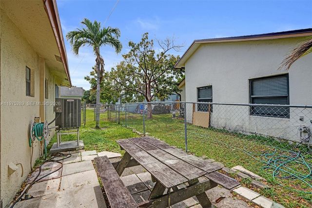 215 NW 12th Ct, Dania Beach, FL 33004