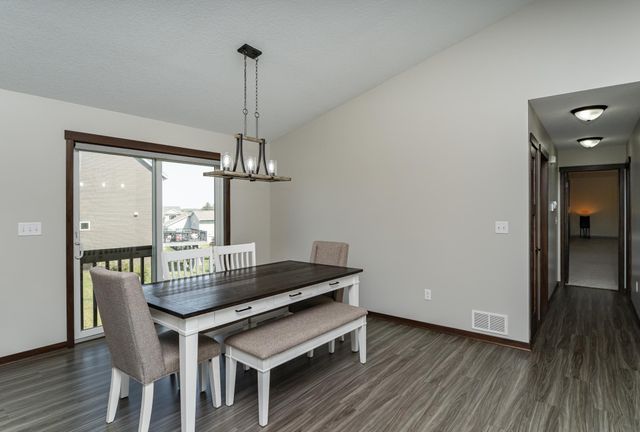 1421 Tunbridge Place NE, Byron, MN 55920