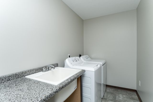 1421 Tunbridge Place NE, Byron, MN 55920