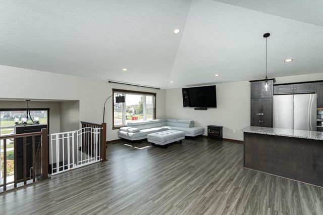 1421 Tunbridge Place NE, Byron, MN 55920