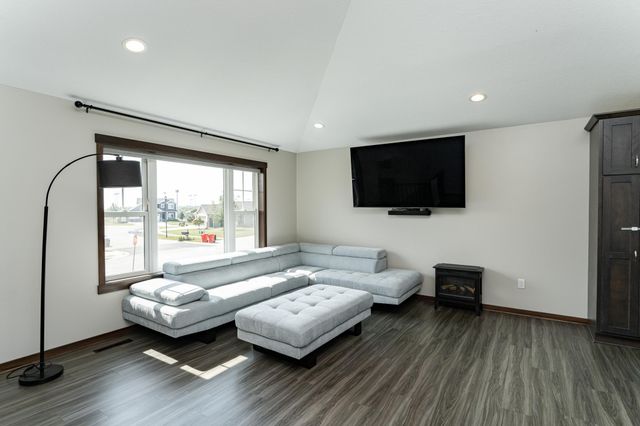 1421 Tunbridge Place NE, Byron, MN 55920