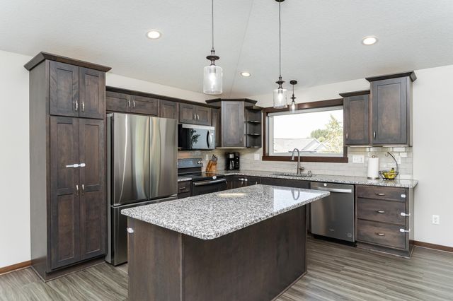 1421 Tunbridge Place NE, Byron, MN 55920