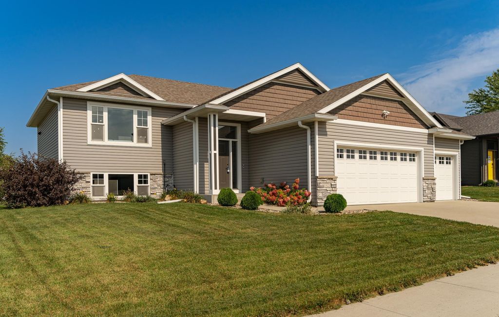 1421 Tunbridge Place NE, Byron, MN 55920