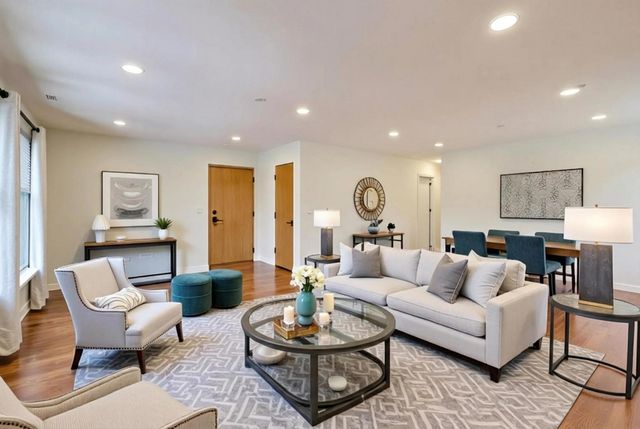 1209 E Davis Street E 3, Arlington Heights, IL 60005