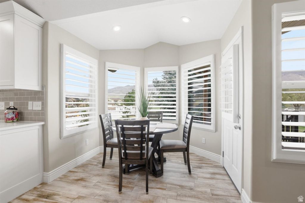 Image 20 of property listing at 2026 W RANCH RD, Farmington, UT 84025