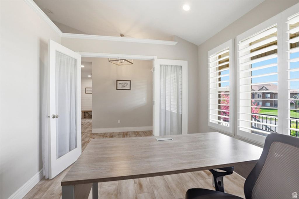 Image 5 of property listing at 2026 W RANCH RD, Farmington, UT 84025