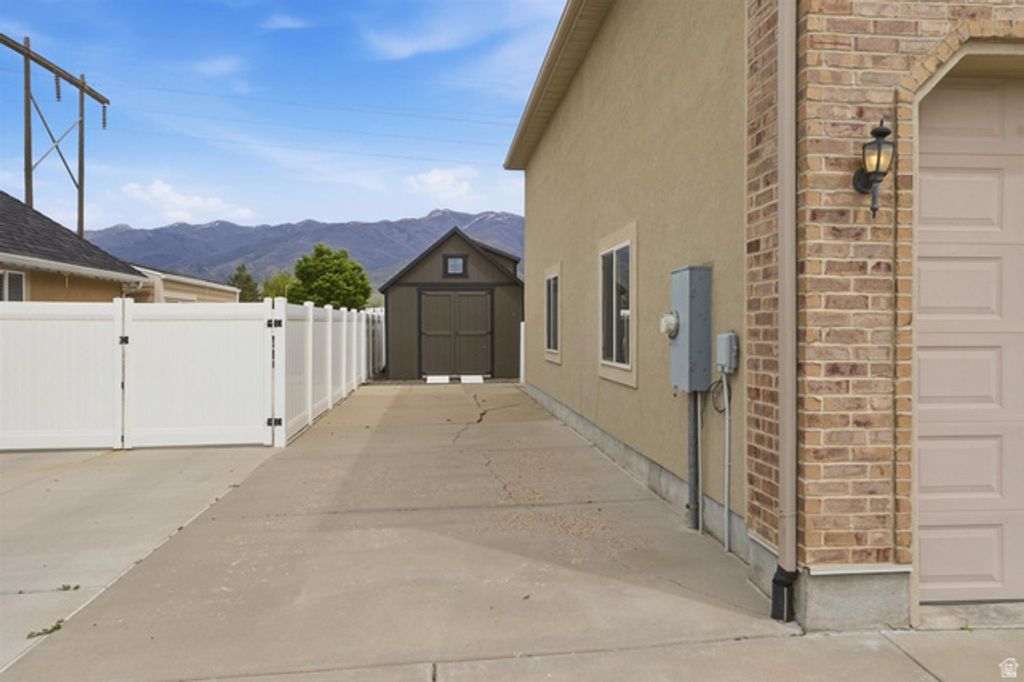 Image 60 of property listing at 2026 W RANCH RD, Farmington, UT 84025