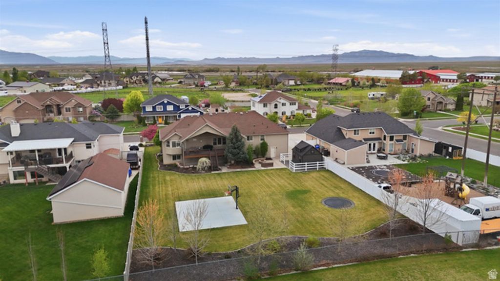 Image 77 of property listing at 2026 W RANCH RD, Farmington, UT 84025