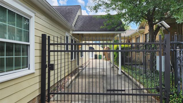 826 Heights Blvd, Houston, TX 77007