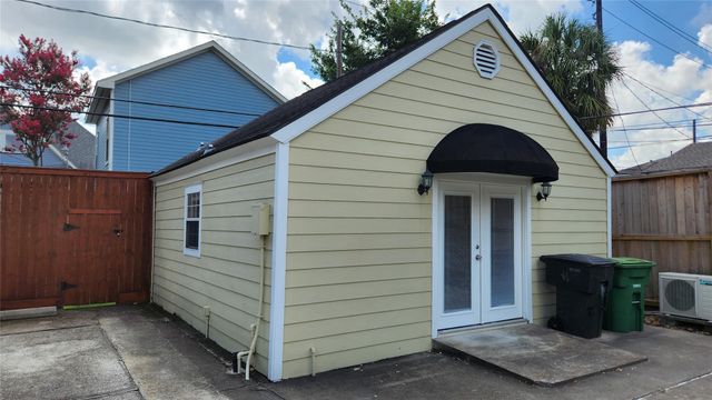 826 Heights Blvd, Houston, TX 77007