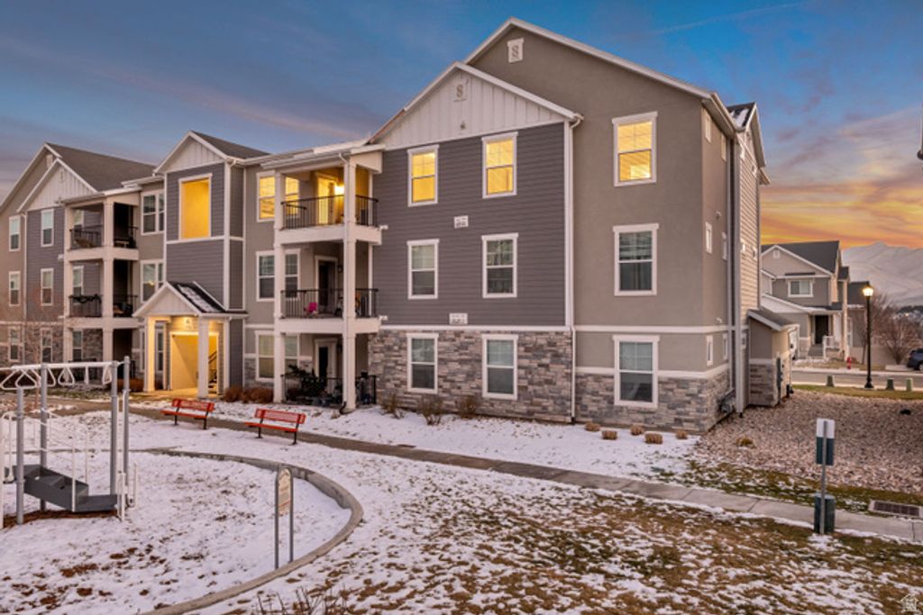 Image 20 of property listing at 1776 W NEWCASTLE LN #A302, Saratoga Springs, UT 84045