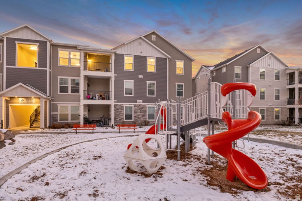 Image 21 of property listing at 1776 W NEWCASTLE LN #A302, Saratoga Springs, UT 84045