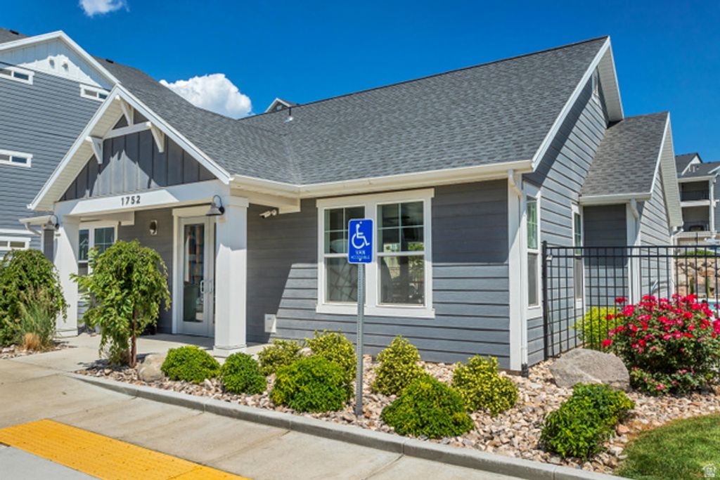 Image 22 of property listing at 1776 W NEWCASTLE LN #A302, Saratoga Springs, UT 84045