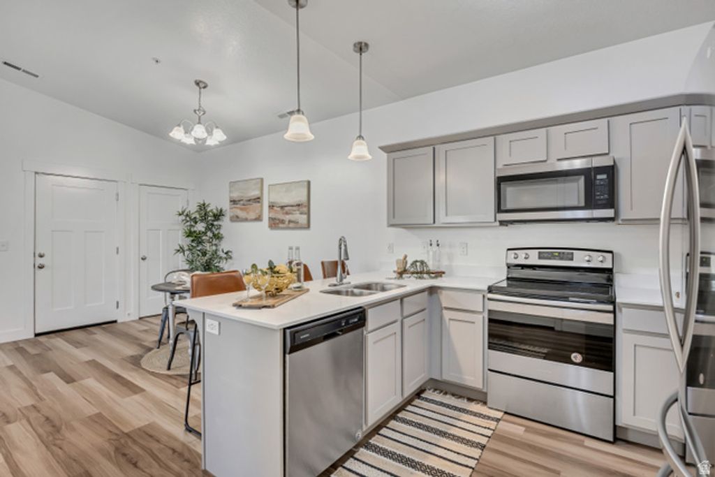 Image 5 of property listing at 1776 W NEWCASTLE LN #A302, Saratoga Springs, UT 84045