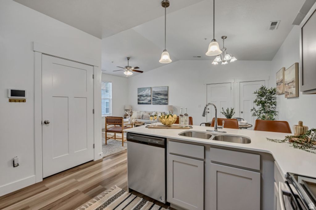 Image 6 of property listing at 1776 W NEWCASTLE LN #A302, Saratoga Springs, UT 84045
