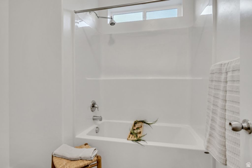 Image 10 of property listing at 1776 W NEWCASTLE LN #A302, Saratoga Springs, UT 84045