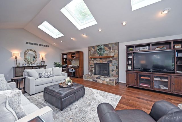 6453 Oldbarn Court, Madeira, OH 45243
