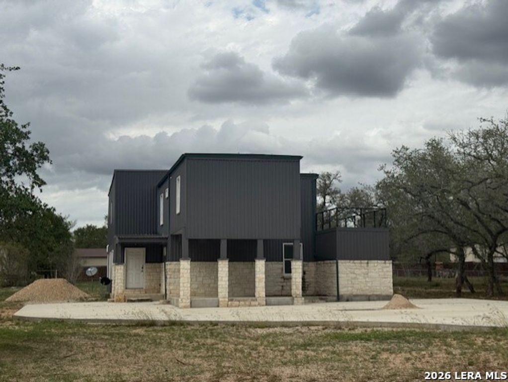 174 Red Fox, Poteet, TX 78065