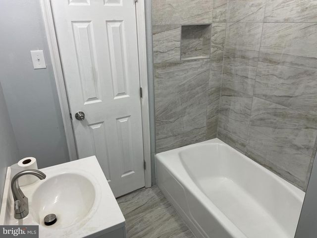 6901 100TH AVE, Lanham, MD 20706