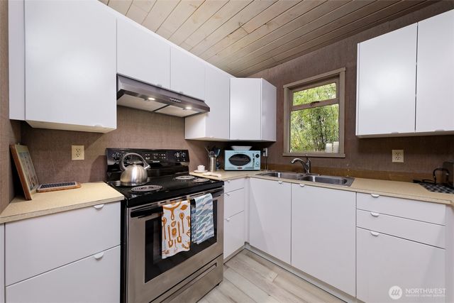 731 E Promontory Road, Shelton, WA 98584