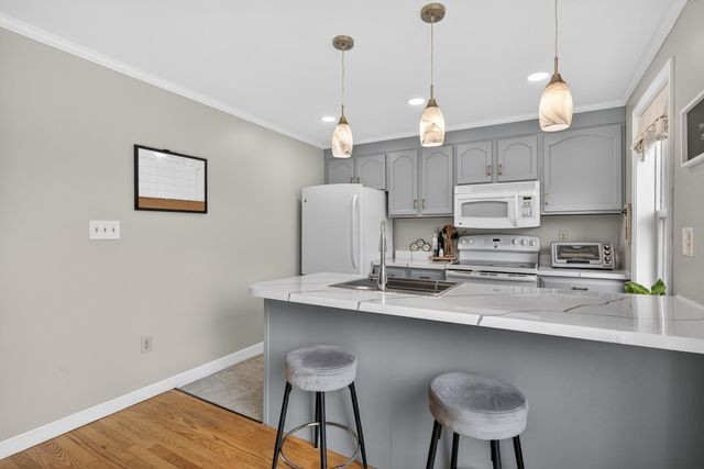 411 Ledgeview Drive, Rochester, NH 03839