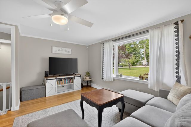 411 Ledgeview Drive, Rochester, NH 03839