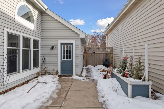 15820 17th Avenue N, Plymouth, MN 55447