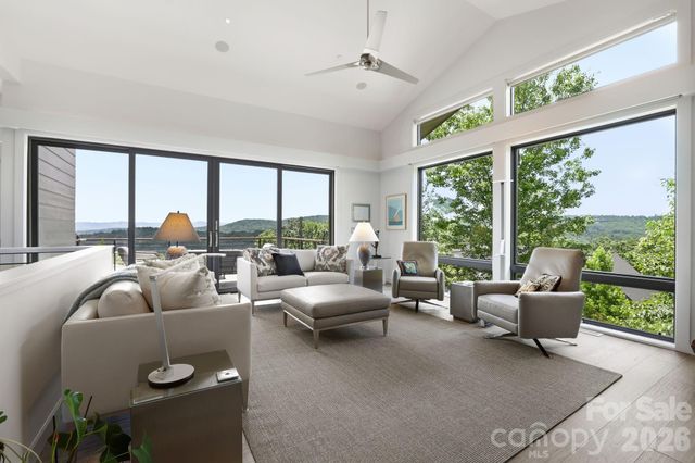 232 Curtain Bluff, Hendersonville, NC 28791