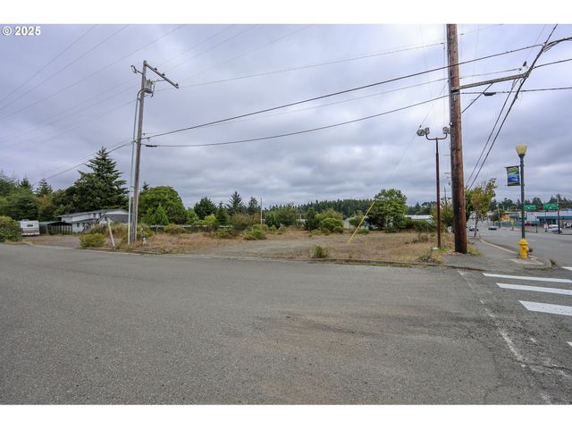 1022 NEWMARK Ave, Coos Bay, OR 97420