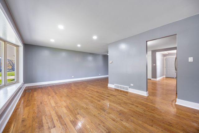 2N238 Highland Avenue, Glen Ellyn, IL 60137