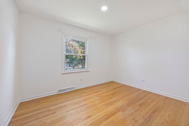 2N238 Highland Avenue, Glen Ellyn, IL 60137